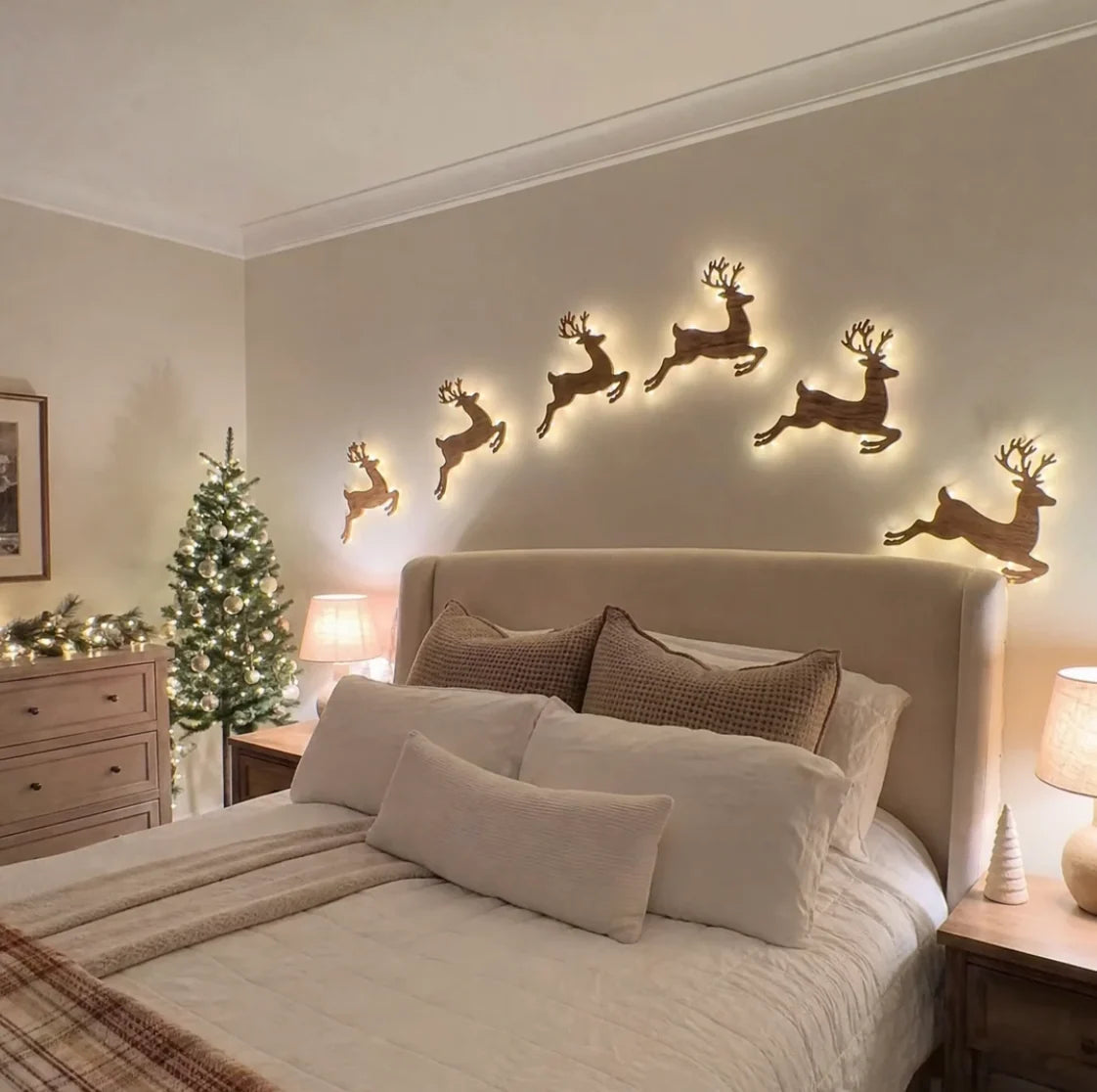 Reindeer press on wall light Theholidaycrate